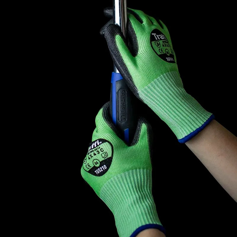 Green Metric Cut C Traffi TG5210 Gloves – Ideal for Industrial Applications